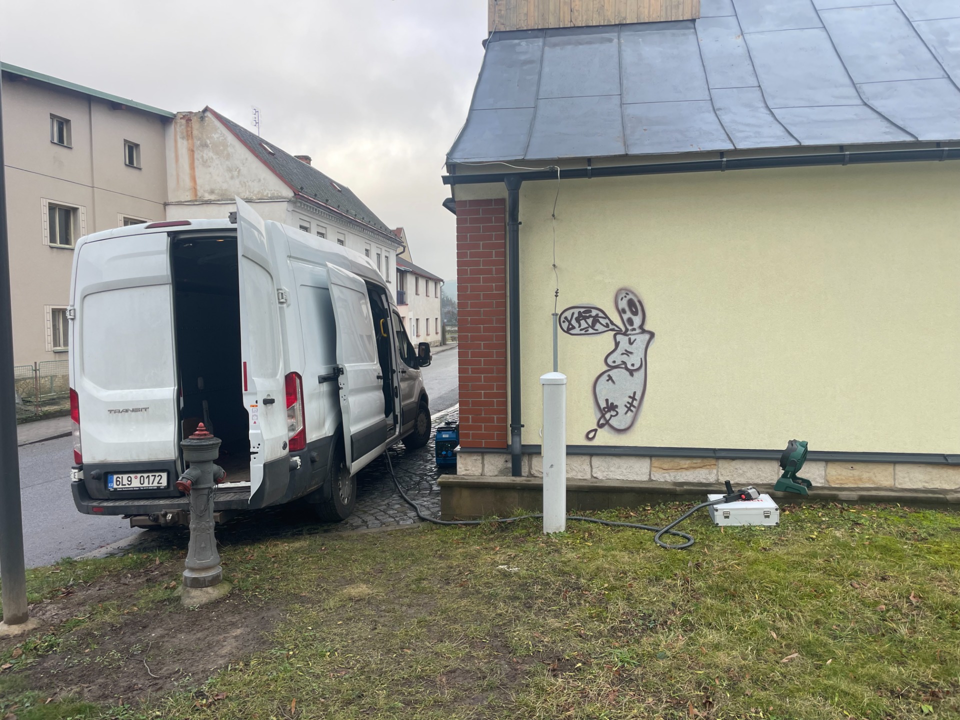 Odstraňování graffiti - historická hasičská zbrojnice Osečná